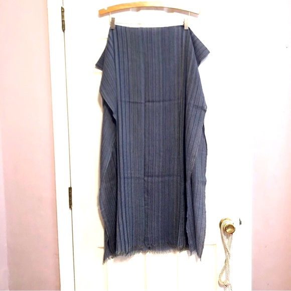 G.B. Frugone 1885 Cashmere Scarf Italy Shawl Wrap micro-striped cool blue tone - Picture 2 of 6